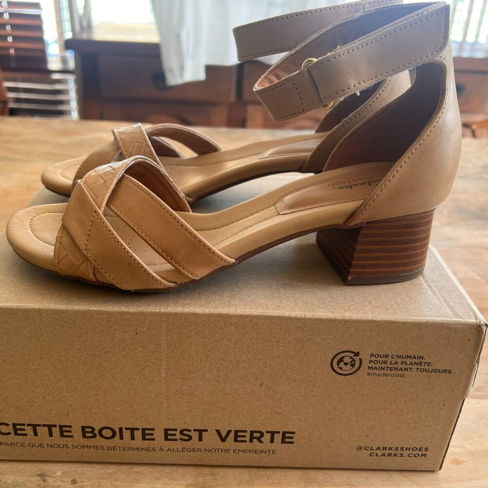 Collections by Clarks Stackable Heel Sandal in Light Tan Size 9